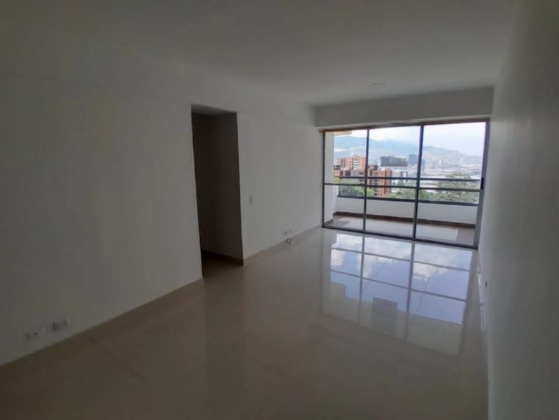 Apartamento en arriendo en Loma Del Barro, Envigado · foto 3 de 10