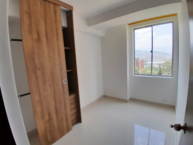 Apartamento en arriendo en Loma Del Barro, Envigado · foto 4 de 10