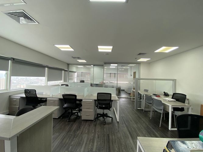 Oficina en arriendo en El Poblado, Medellín, 100 m² · foto 2 de 9