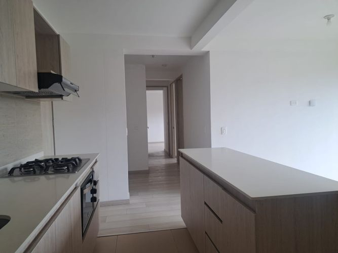 Apartamento de 3 alcobas en venta en Centro, Rionegro, 80 m² · foto 2 de 21