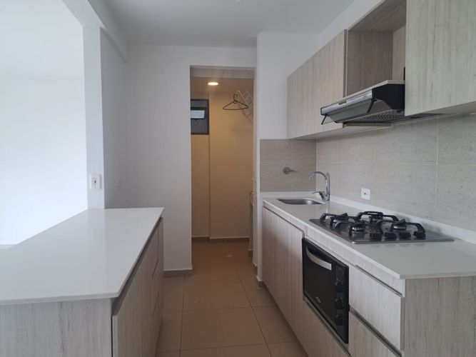 Apartamento de 3 alcobas en venta en Centro, Rionegro, 80 m² · foto 3 de 21