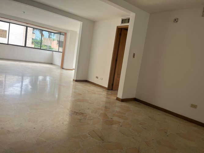 Apartamento de 4 alcobas en venta en Santa Teresita, Cali, 189 m² · foto 2 de 11