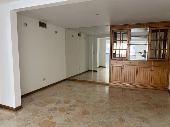 Apartamento de 4 alcobas en venta en Santa Teresita, Cali, 189 m² · foto 8 de 11