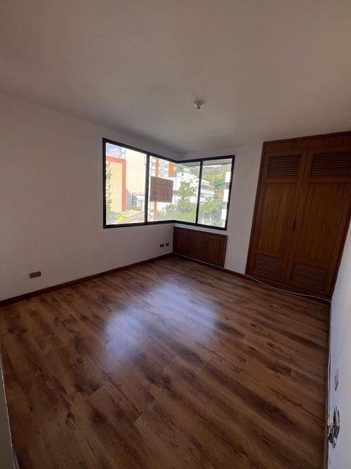 Apartamento de 4 alcobas en venta en Santa Teresita, Cali, 189 m² · foto 10 de 11