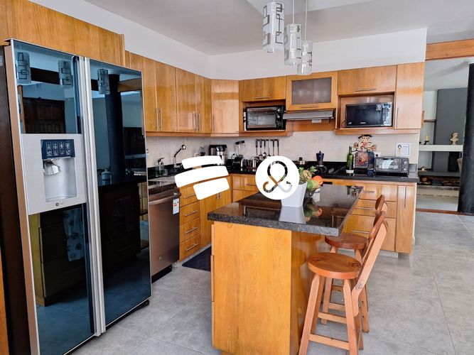 Casa de 3 alcobas en venta en El Poblado, Medellín, 256 m² · foto 3 de 15