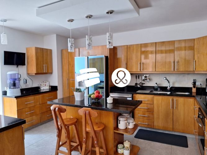 Casa de 3 alcobas en venta en El Poblado, Medellín, 256 m² · foto 9 de 15