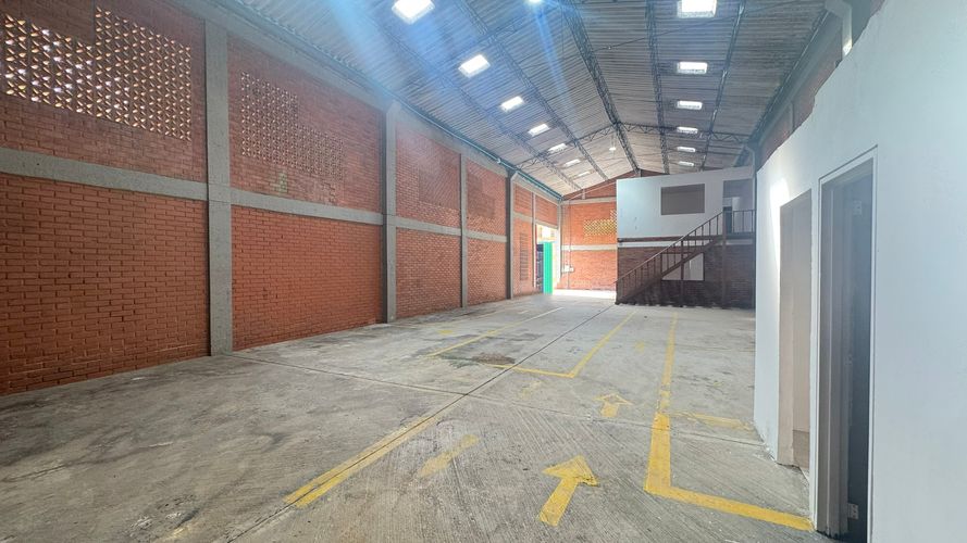 Bodega en venta en Juanchito, Candelaria, 300 m² · foto 4 de 17