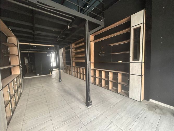 Local en arriendo en Los Colores, Medellín, 55 m² · foto 2 de 9