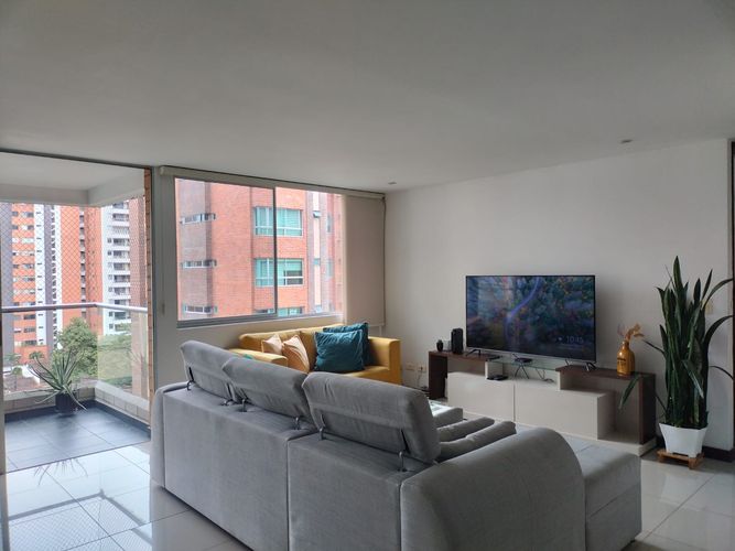 Apartamento de 3 alcobas en arriendo en Loma Benedictinos, Envigado, 130 m² · foto 3 de 19
