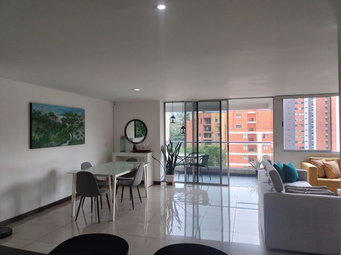 Apartamento de 3 alcobas en arriendo en Loma Benedictinos, Envigado, 130 m² · foto 2 de 19