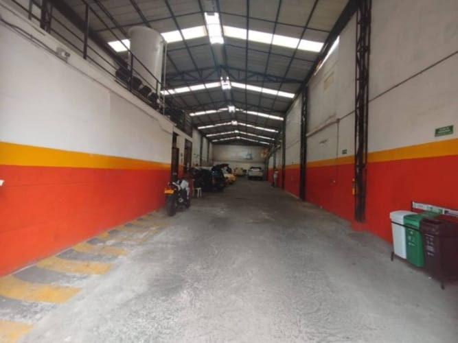 Bodega en arriendo en Boston, Medellín, 357 m² · foto 2 de 8