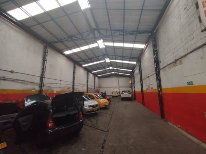 Bodega en arriendo en Boston, Medellín, 357 m² · foto 4 de 8