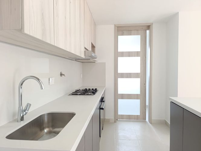 Apartamento de 2 alcobas en arriendo en El Poblado, Medellín, 92 m² · foto 5 de 18