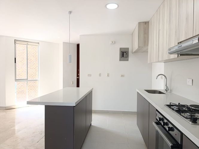 Apartamento de 2 alcobas en arriendo en El Poblado, Medellín, 92 m² · foto 8 de 18