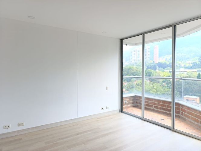 Apartamento de 2 alcobas en arriendo en El Poblado, Medellín, 92 m² · foto 2 de 18
