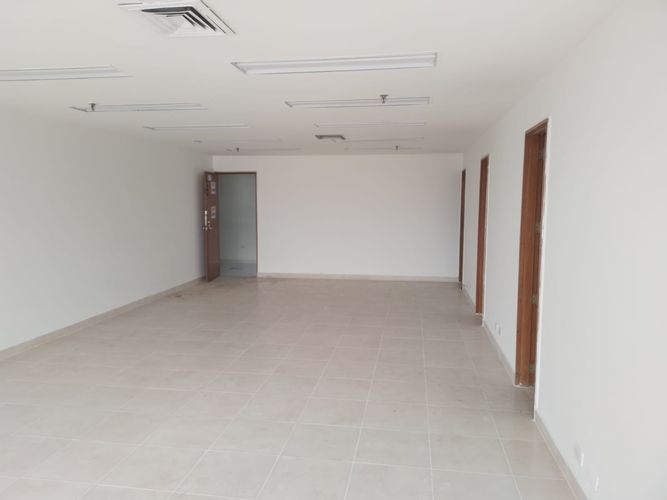 Oficina en venta en La Candelaria, Medellín, 60 m² · foto 2 de 10