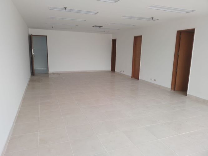 Oficina en venta en La Candelaria, Medellín, 60 m² · foto 3 de 10