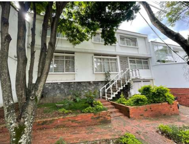 Casa de 4 alcobas en venta en Santa Teresita, Cali, 301 m² · foto 4 de 16