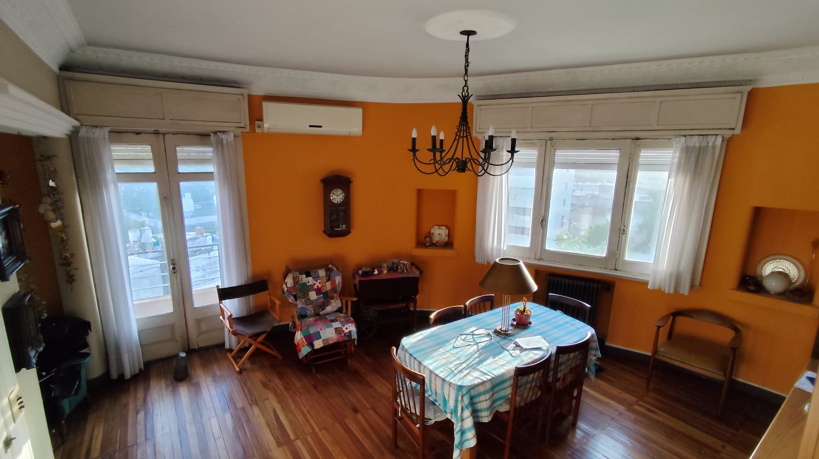 Venta apartamento 3 dormitorios y servicio en Cordón - Más