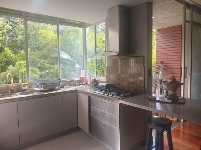 Apartamento de 3 alcobas en arriendo en El Poblado, Medellín, 283 m² · foto 3 de 18