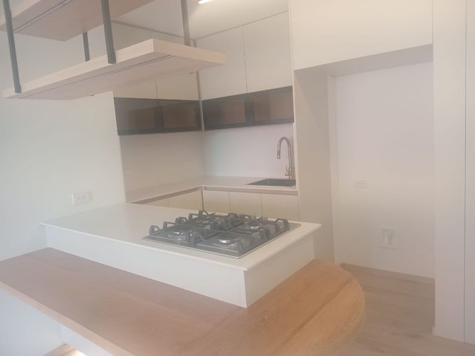 Apartamento de 2 alcobas en arriendo en El Poblado, Medellín, 104 m² · foto 3 de 15