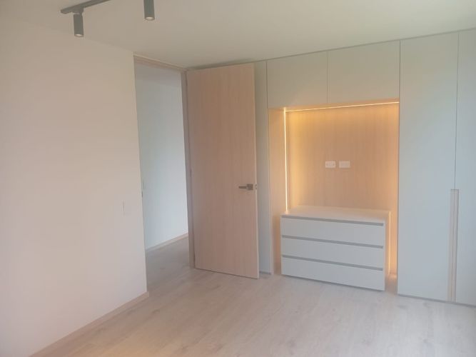 Apartamento de 2 alcobas en arriendo en El Poblado, Medellín, 104 m² · foto 11 de 15