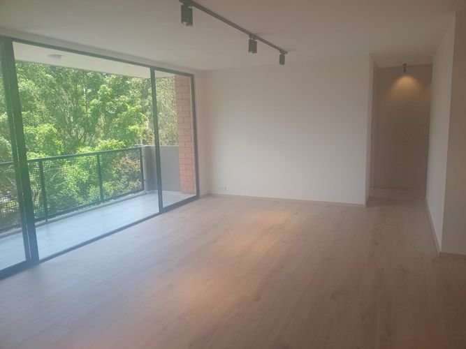 Apartamento de 2 alcobas en arriendo en El Poblado, Medellín, 104 m² · foto 2 de 15