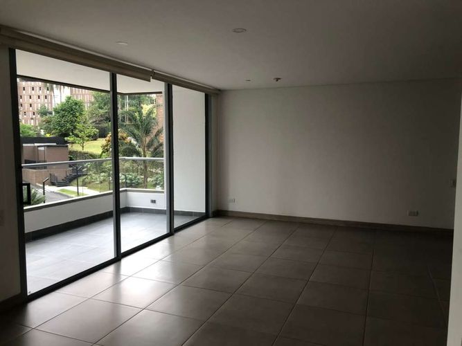 Apartamento de 2 alcobas en arriendo en Cumbres, Envigado, 84 m² · foto 3 de 12