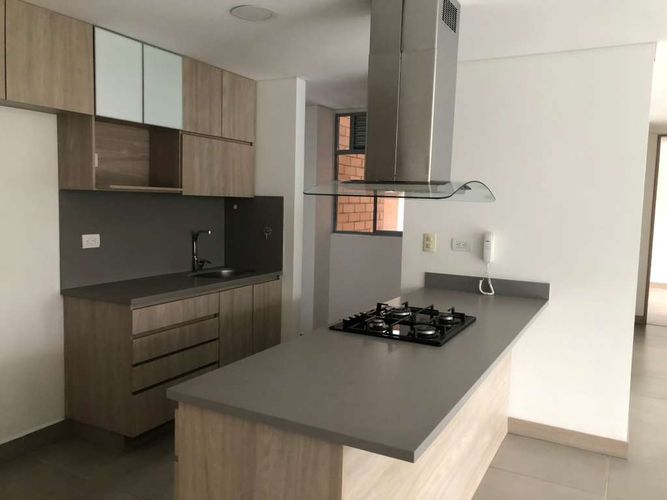 Apartamento de 2 alcobas en arriendo en Cumbres, Envigado, 84 m² · foto 6 de 12