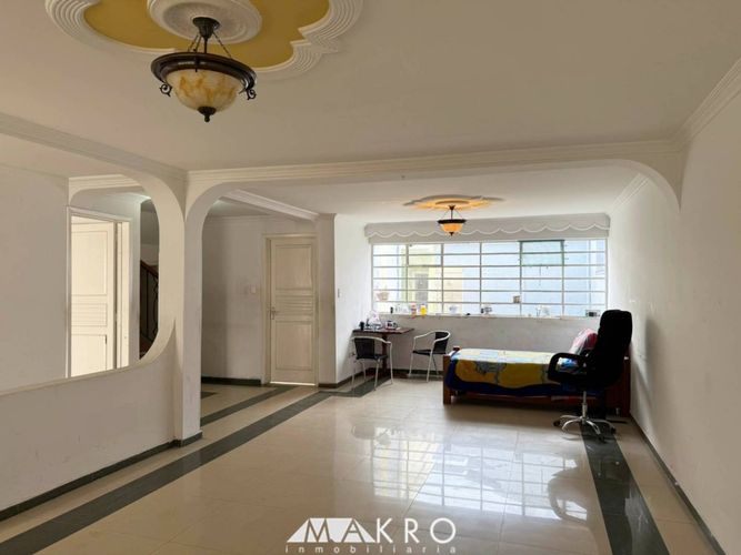 Casa de 3 alcobas en venta en Modelo Norte, Bogotá, 223 m² · foto 2 de 20