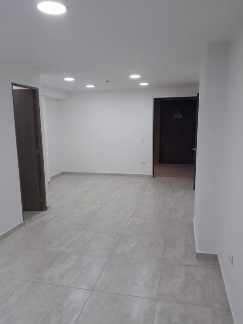 Local en venta en El Porvenir, Rionegro, 32 m² · foto 2 de 7