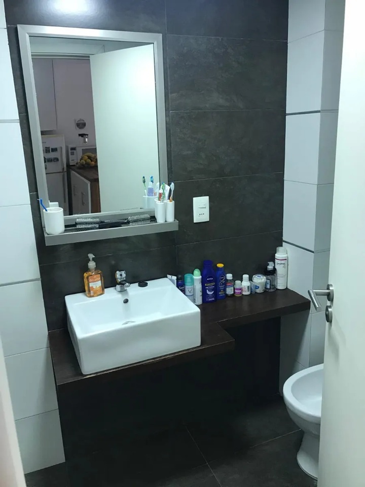 ALQUILER AMUEBLADO EN POCITOS DE 1 DORMITORIO, PISO 1 AL FRENTE CON BALCON, SEGURIDAD Y SALON DE USO COMUN · Foto 11