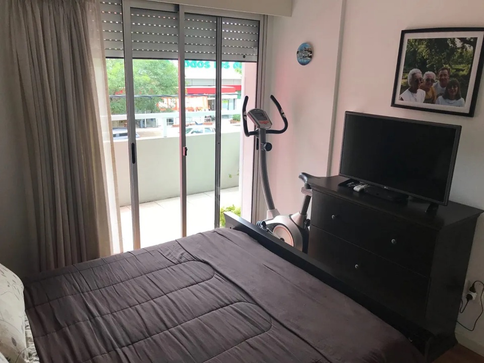 ALQUILER AMUEBLADO EN POCITOS DE 1 DORMITORIO, PISO 1 AL FRENTE CON BALCON, SEGURIDAD Y SALON DE USO COMUN · Foto 8