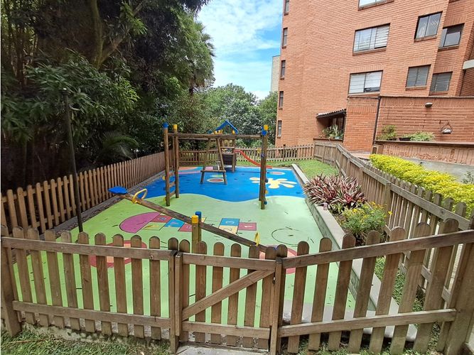 Apartamento de 3 alcobas en arriendo en Oviedo, Medellín, 90 m² · foto 20 de 22