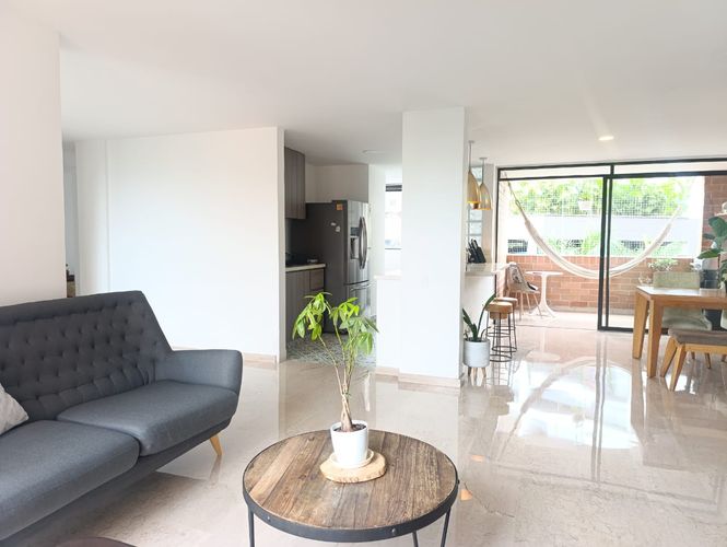 Apartamento de 2 alcobas en venta en El Poblado, Medellín, 129 m² · foto 1 de 20