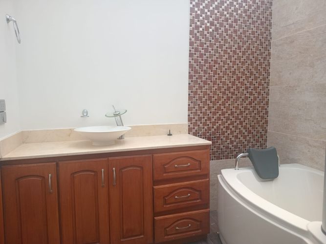 Apartamento de 3 alcobas en arriendo en El Poblado, Medellín, 148 m² · foto 2 de 17