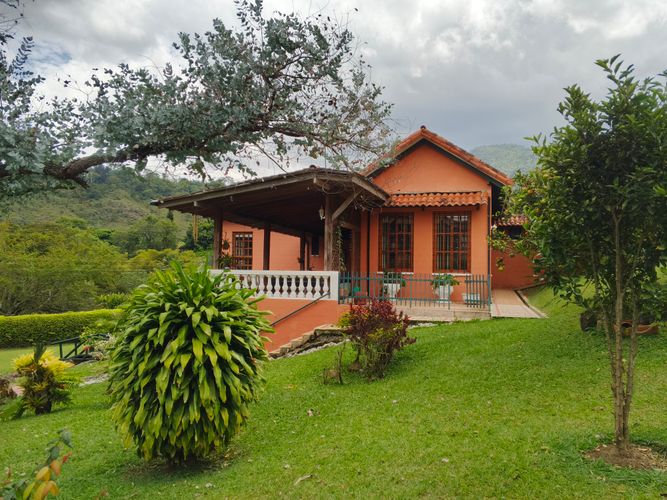 Casa de 3 alcobas en venta en Chorro De La Plata, Cali · foto 3 de 24