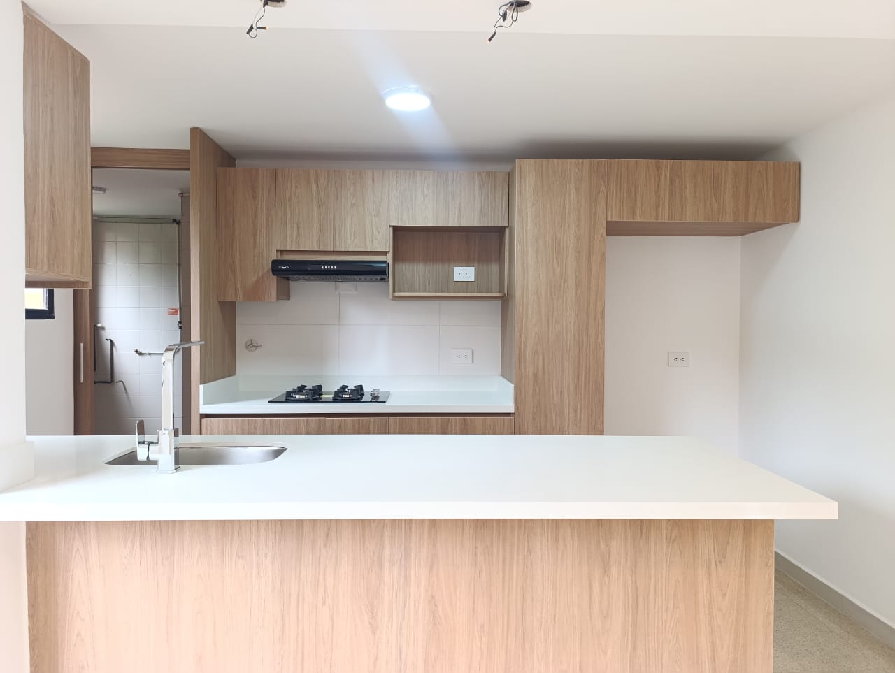 Apartamento en arriendo en El Poblado, Medellín · foto 3 de 19