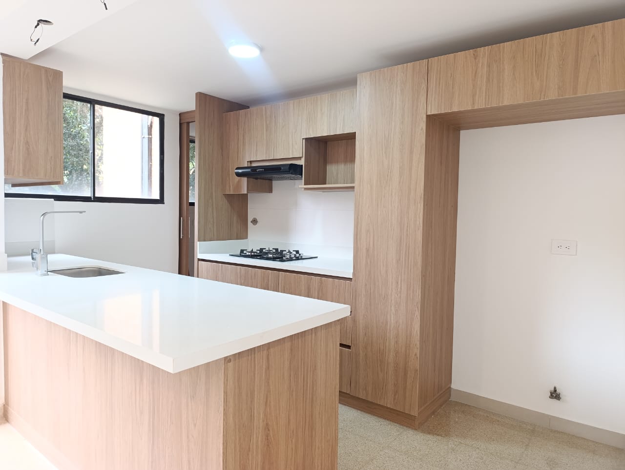Apartamento en arriendo en El Poblado, Medellín · foto 2 de 19