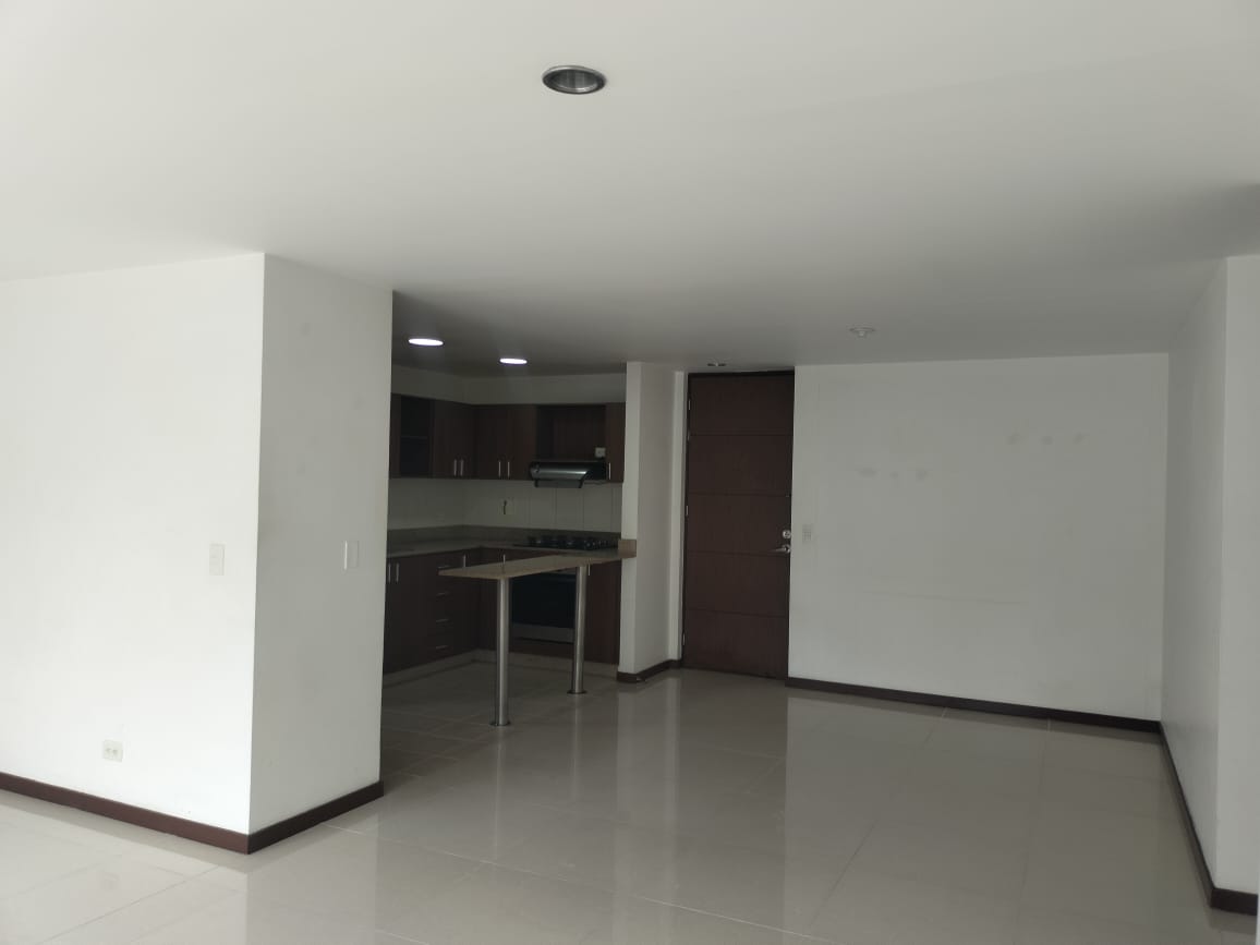 Apartamento en arriendo en Loma Benedictinos, Envigado · foto 3 de 17