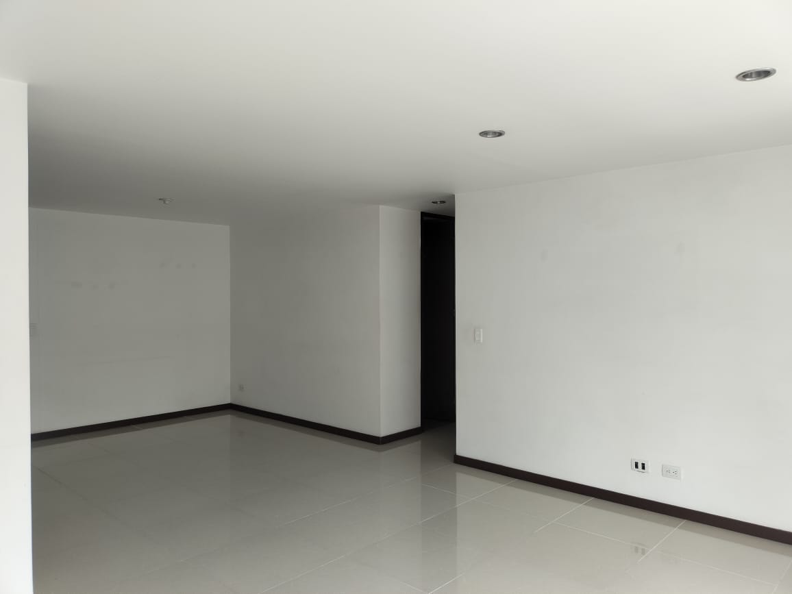 Apartamento en arriendo en Loma Benedictinos, Envigado · foto 7 de 17