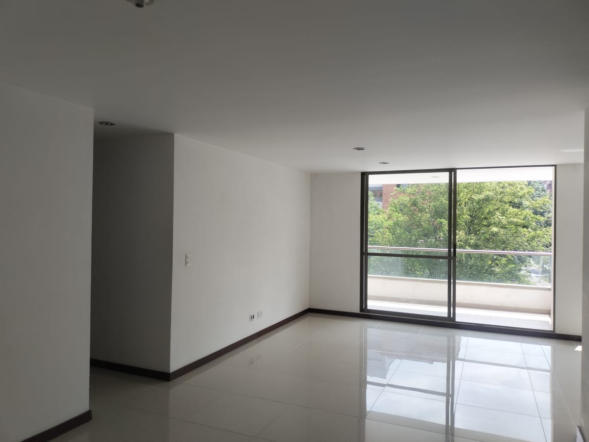 Apartamento en arriendo en Loma Benedictinos, Envigado · foto 2 de 17