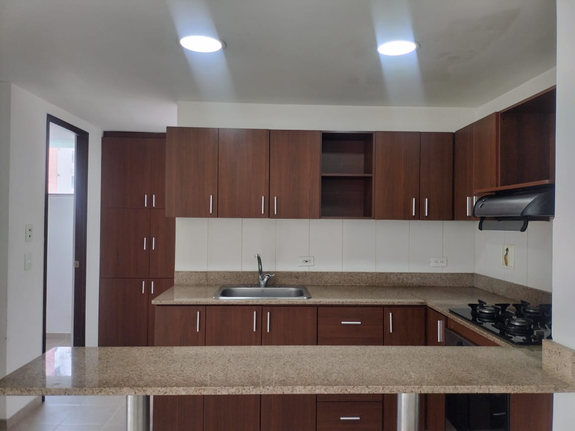 Apartamento en arriendo en Loma Benedictinos, Envigado · foto 4 de 17