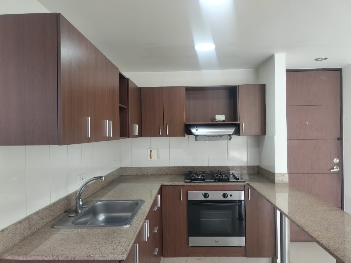 Apartamento en arriendo en Loma Benedictinos, Envigado · foto 5 de 17
