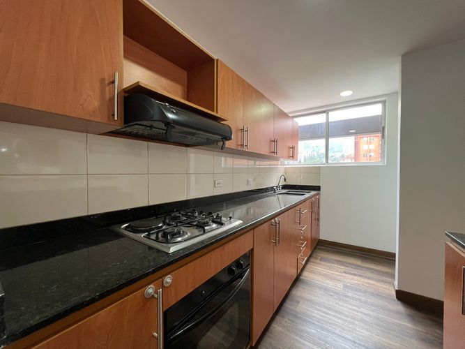 Apartamento de 2 alcobas en arriendo en Cumbres, Envigado, 97 m² · foto 6 de 16