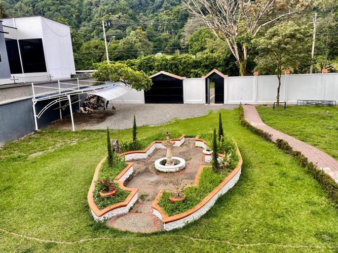 Casa de 8 alcobas en venta en Vanguardia, Villavicencio, 555 m² · foto 2 de 24