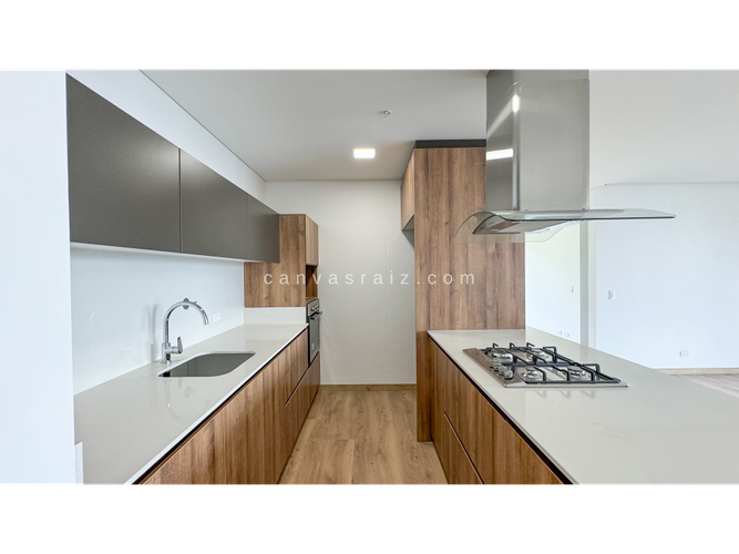 Apartamento de 3 alcobas en venta en Altos Del Poblado, Medellín, 140 m² · foto 4 de 11
