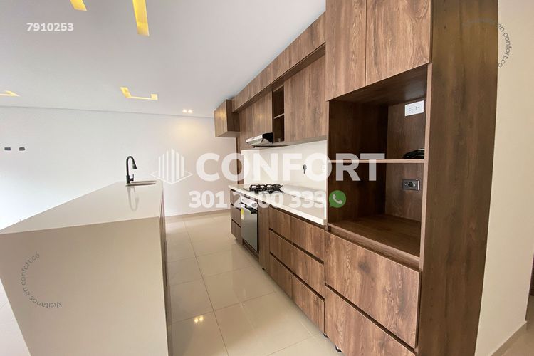 Apartamento de 3 alcobas en arriendo en La Castellana, Medellín, 158 m² · foto 3 de 23