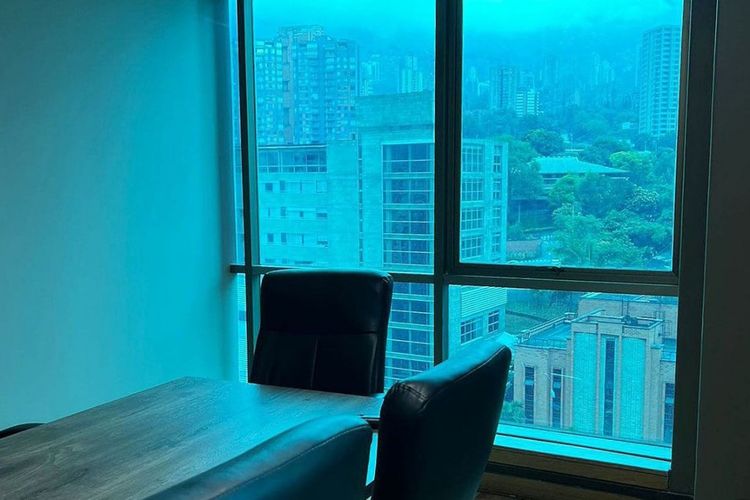 Oficina en arriendo en El Poblado, Medellín, 70 m² · foto 2 de 6