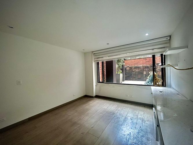 Apartamento de 4 alcobas en venta en Los Rosales, Bogotá, 214 m² · foto 3 de 23